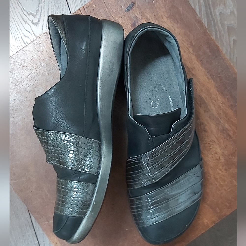Naot black and grey loafers